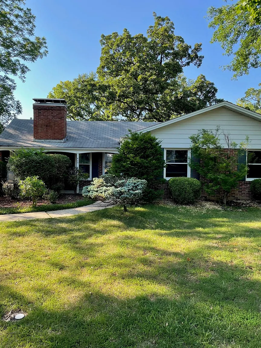 649 Tarrymore Ln photo 1