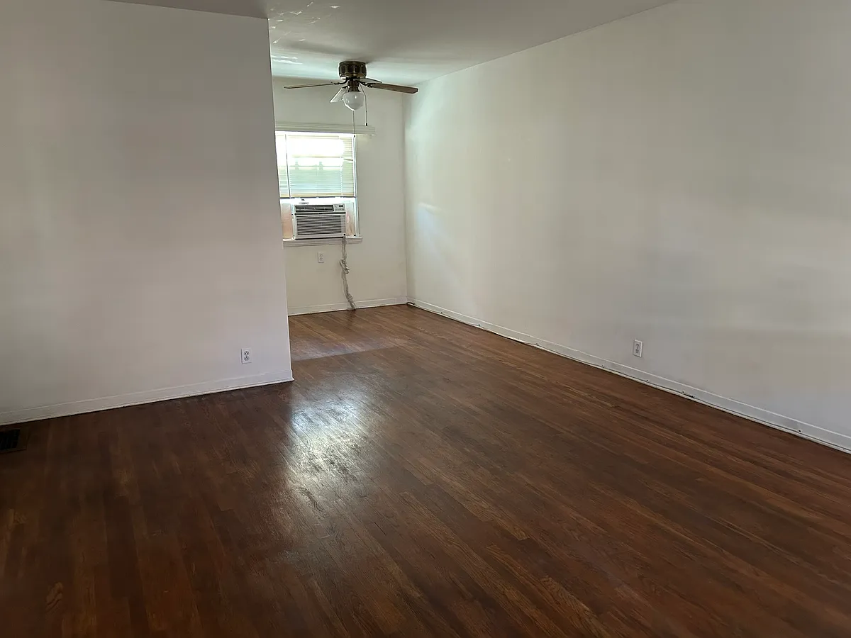 Building Photo - 212 S Olive Ave #B
