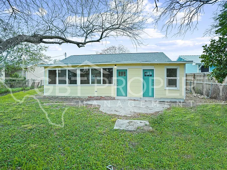 328 Williams St — Photo 23