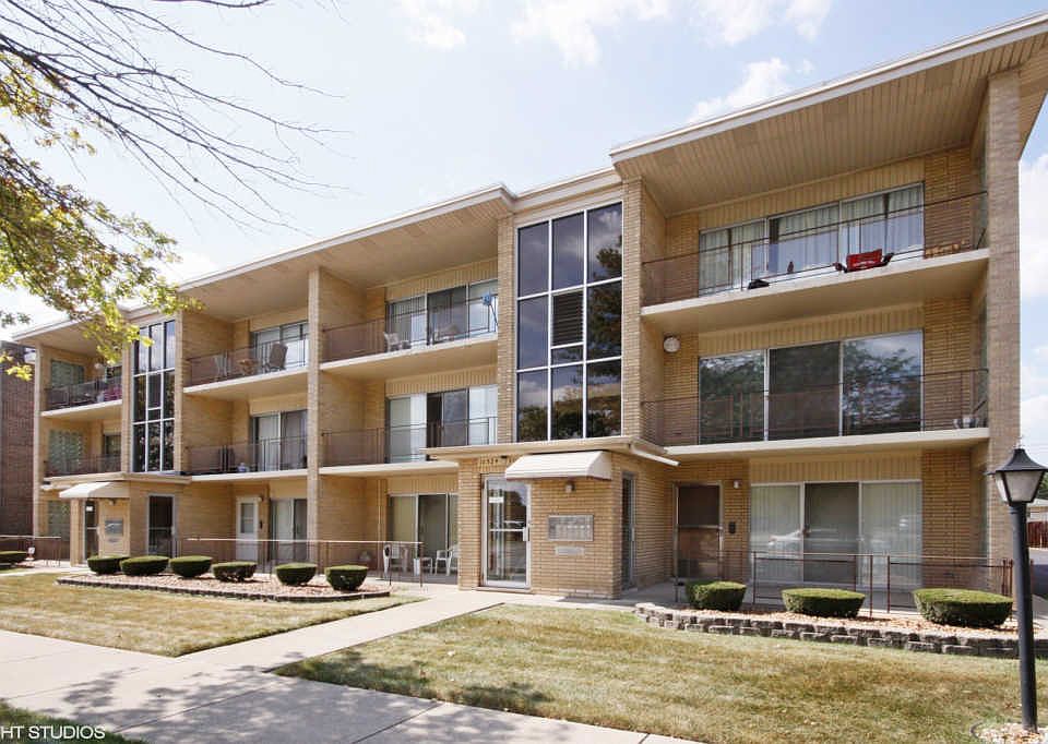 1st image of 10322 S Komensky Ave #B
