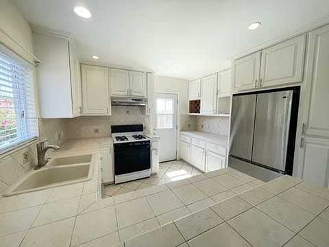 3rd image of 2655 Grove St