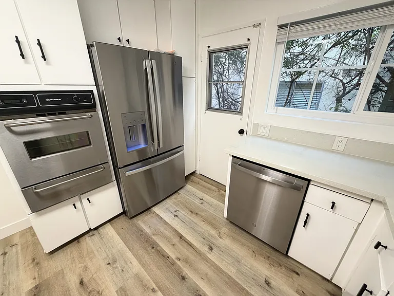 1452 Berkeley St #1 — Photo 8