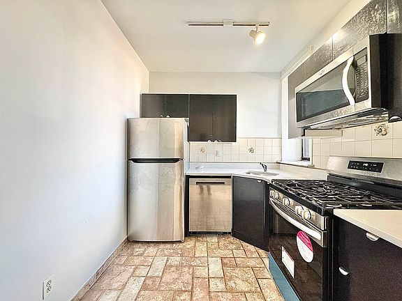 4th image of 36-07 Steinway St #2C