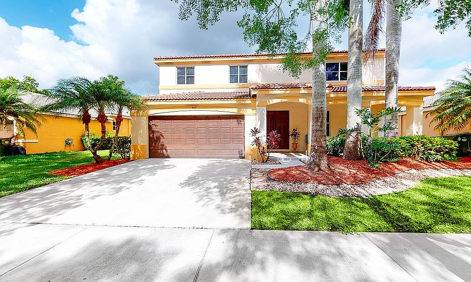 1st image of 989 Lavender Cir
