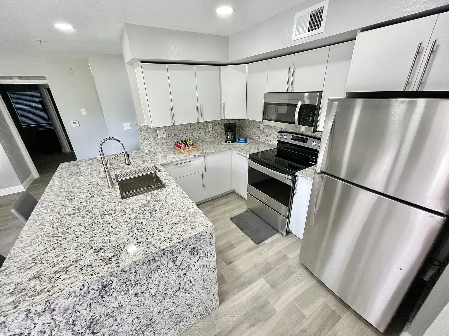 2 bed, 2.0 bath, 1080 sqft, $2,800 — Photo 4