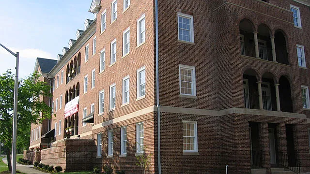 Ardmore Arms Apartments — Photo 4