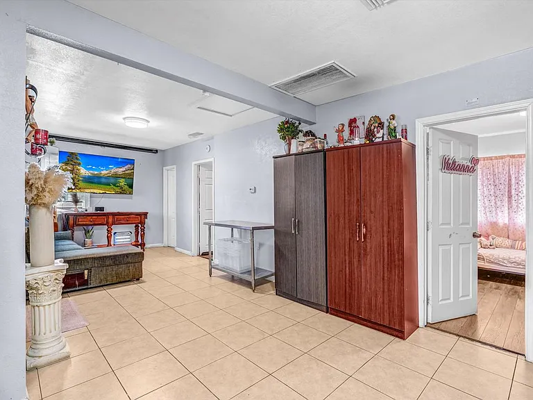 10515 Firmona Ave — Photo 3