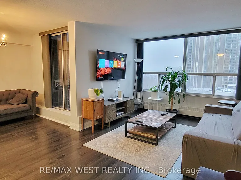60 Pavane Linkway #812 — Photo 19