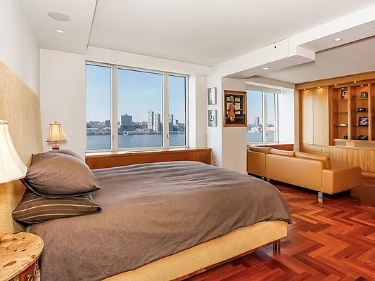 Sold by Sotheby's International Realty | media 34