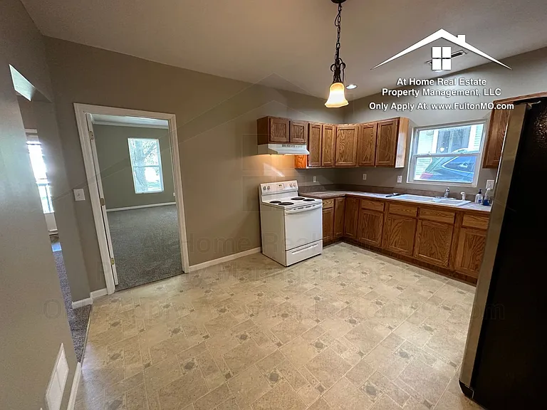 821 Court St #B — Photo 6