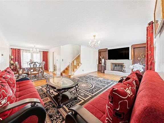 4th image of 1492 Parkwood Rd