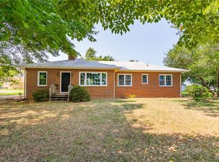 32 Village Ln, Callao, VA 22435
