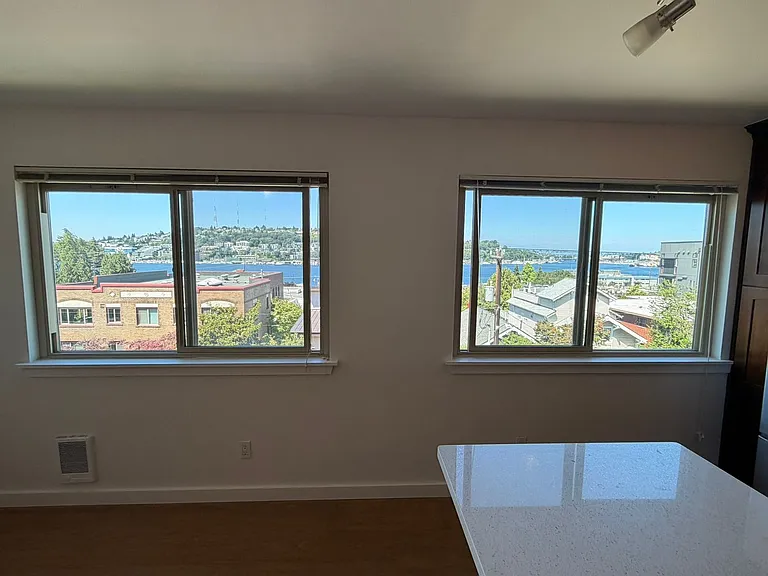 2210 Yale Ave E — Photo 6