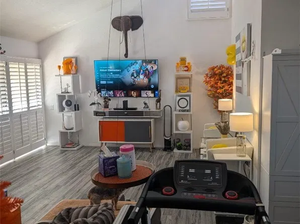 2455 Via Sonoma APT A, Palm Springs, CA 92264