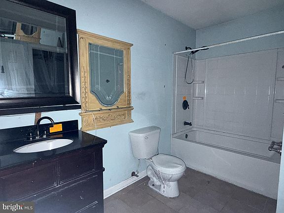 5th image of 2036 Yew Ct