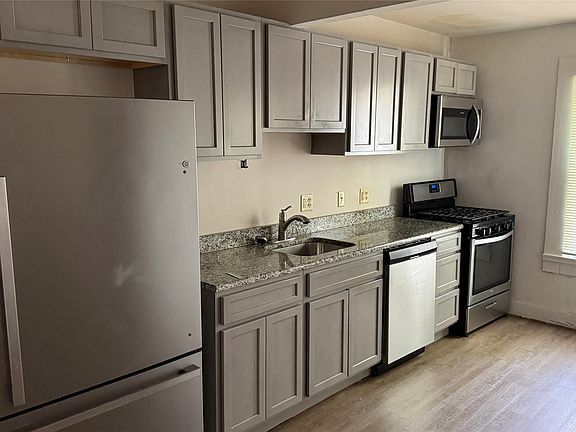 4th image of 39 Saint John Ave