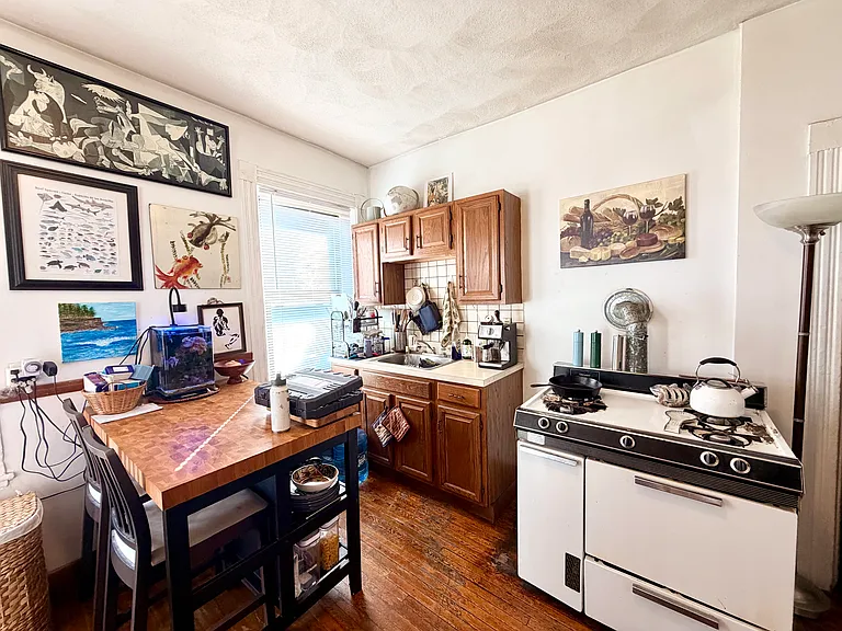 206 Hanover St #8 — Photo 4