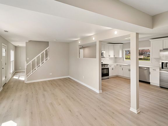 3rd image of 3536 Marseilles Ln