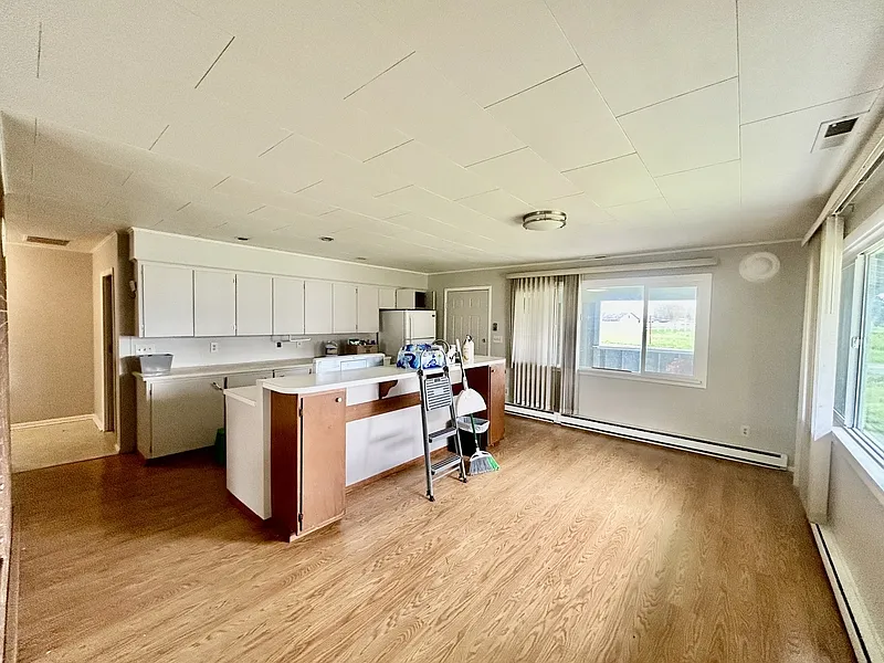 2 bed, 2.0 bath, 1720 sqft, $2,400 — Photo 3
