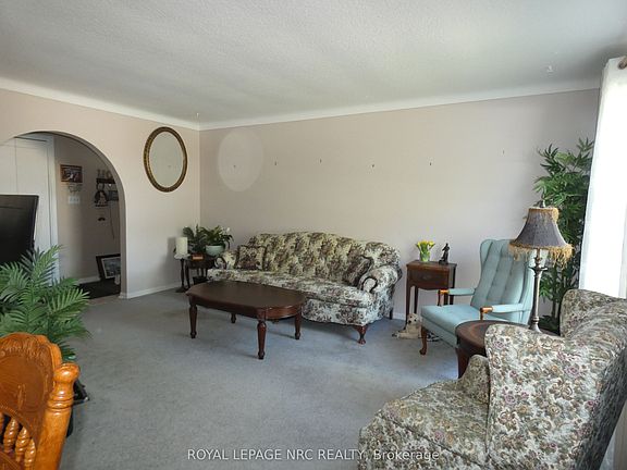 5th image of 2909 Henley Ave