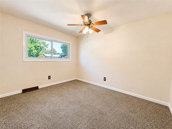 5th image of 89 Kenwick Dr