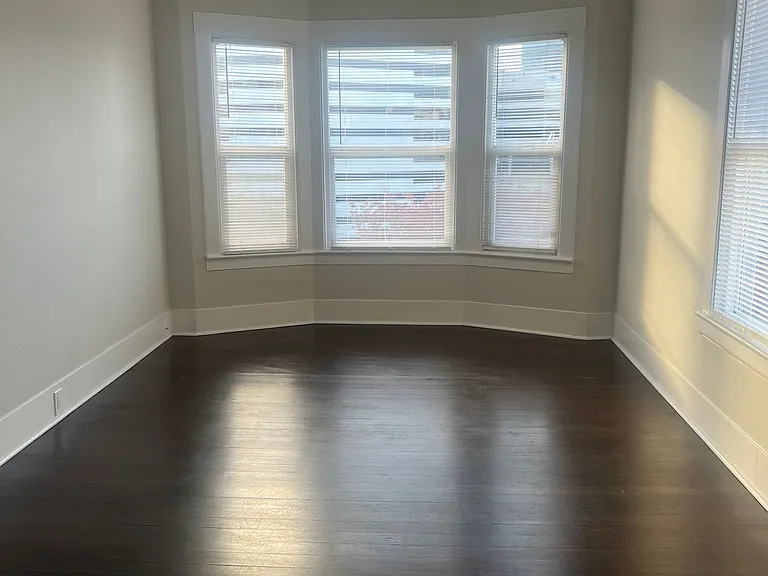 Great Location with Full Washer and Dryer in Unit and Full Kitchen! — Photo 8