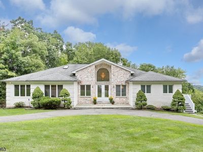 4 Valley View Dr, North Haledon, NJ, 07508