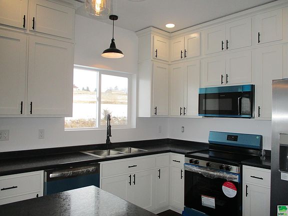 5th image of 888 Aster Dr