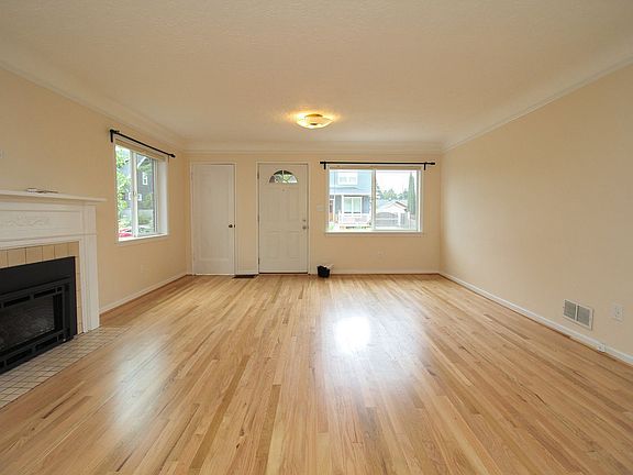 5th image of 5922-5924 NE 11th Ave #5922