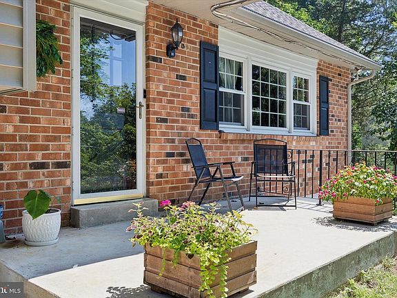 4th image of 1598 Yarnall Rd