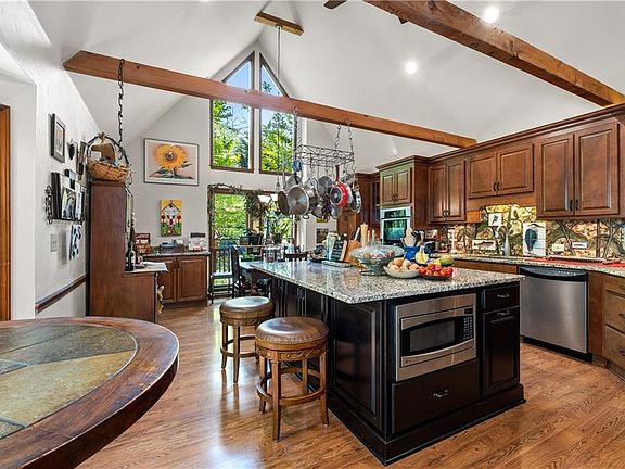 3rd image of 511 Oakdale Rd