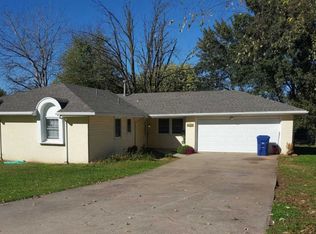 2325 W Village Ln, Springfield, MO 65807