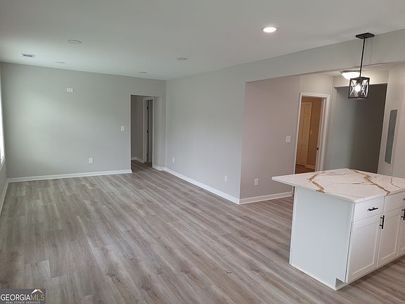 5th image of 329 Noyes St