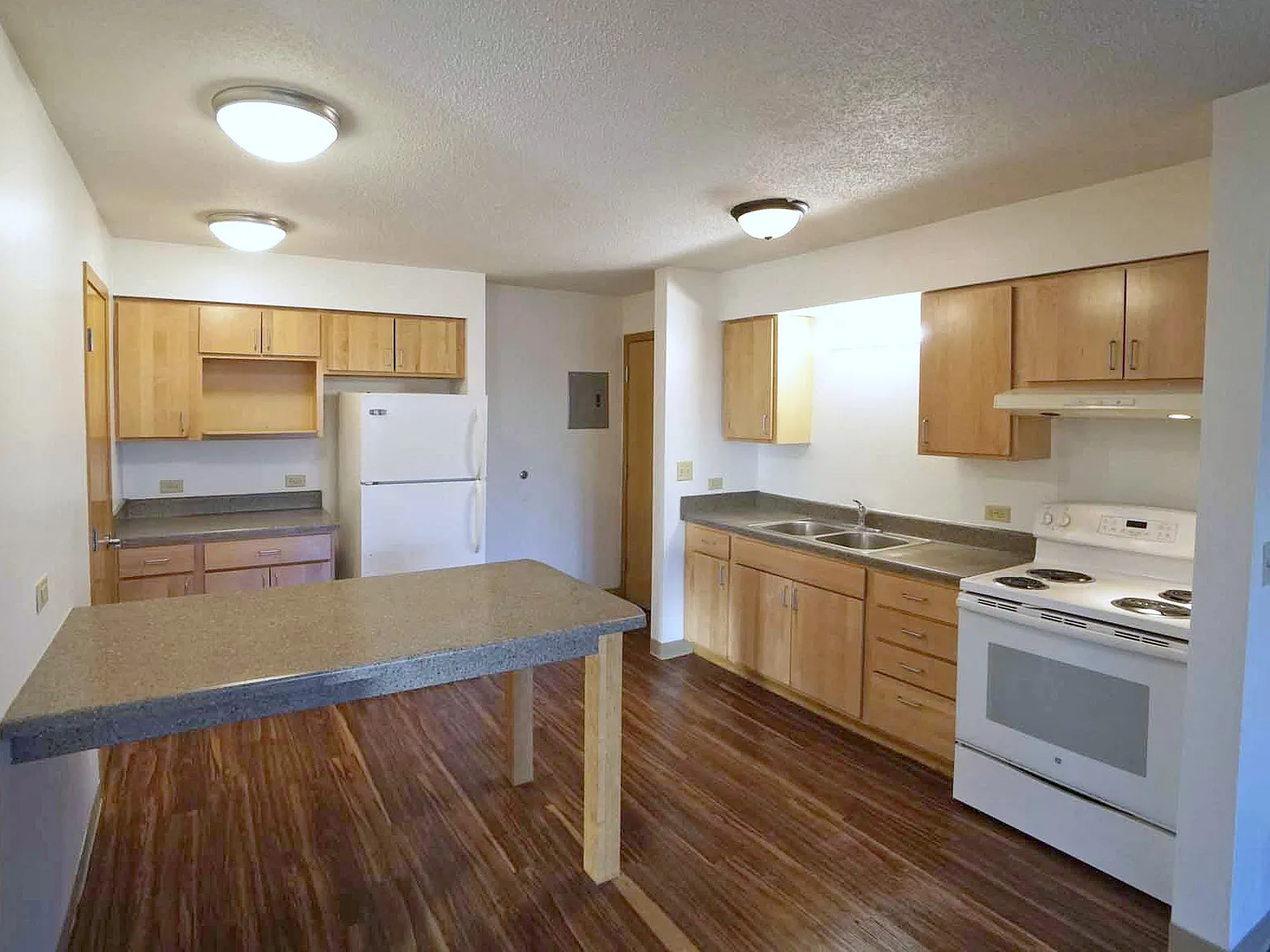 Rolling Hills Apartments — Photo 4