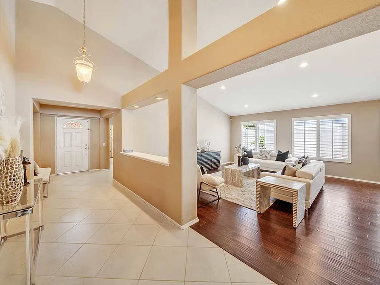 421 Minaret St — Photo 13