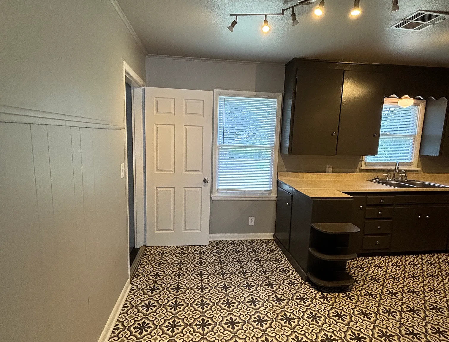 3 bed, 1152 sqft, $1,195 — Photo 4