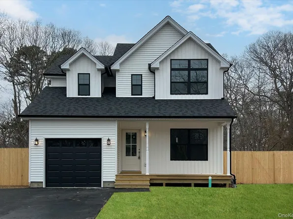 43 Shirley Lane, Medford, NY 11763