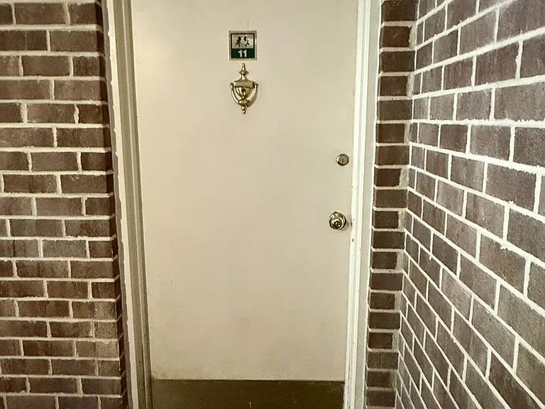 1520 Northgate Sq #11B — Photo 2