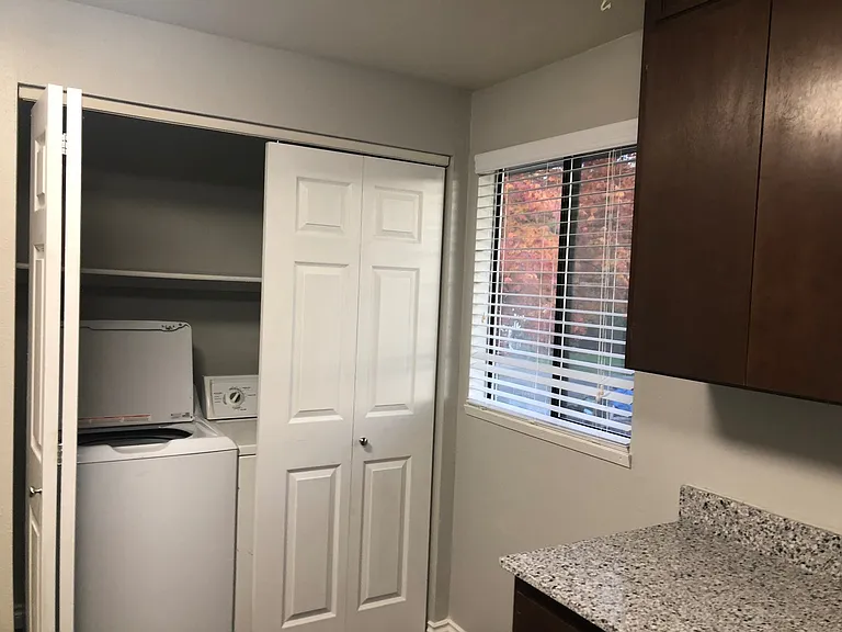490 River Ave — Photo 7