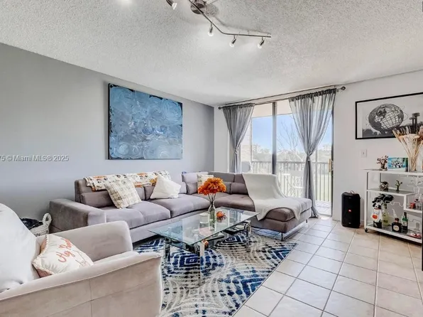 5570 NW 44th St APT 412A, Lauderhill, FL 33319