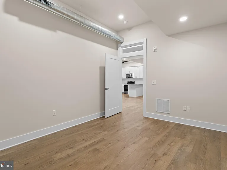 30 W Broad St #5 — Photo 29