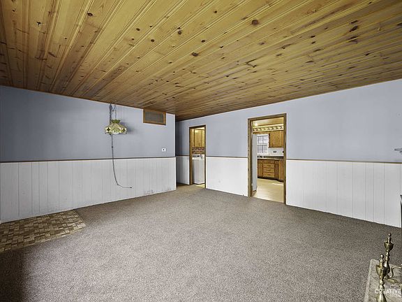 3rd image of 15042 Holiday Ct