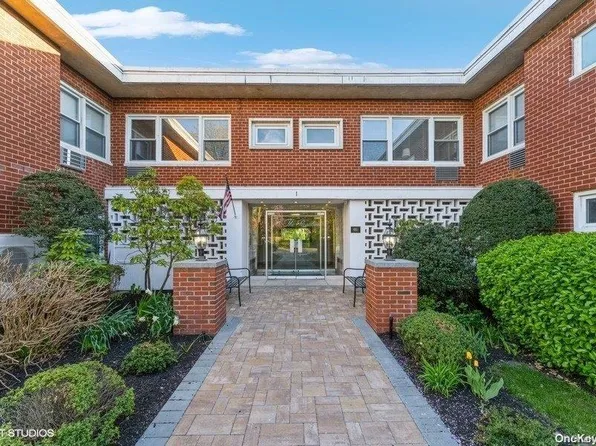 1 Rosalind Place #2G, Lawrence, NY 11559