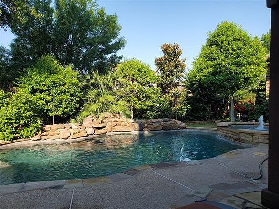 2nd image of 500 Isleworth Ln