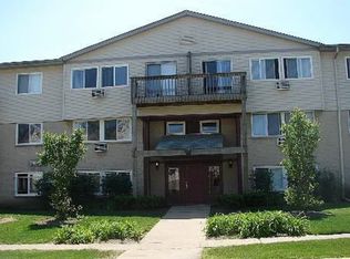 655 Deepwoods Dr APT 3A, Mundelein, IL 60060