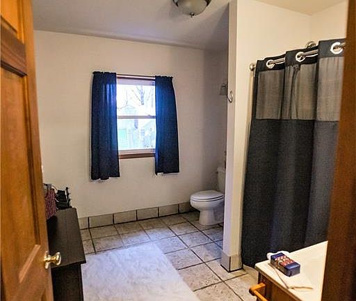 4th image of 8131 Creekview Dr