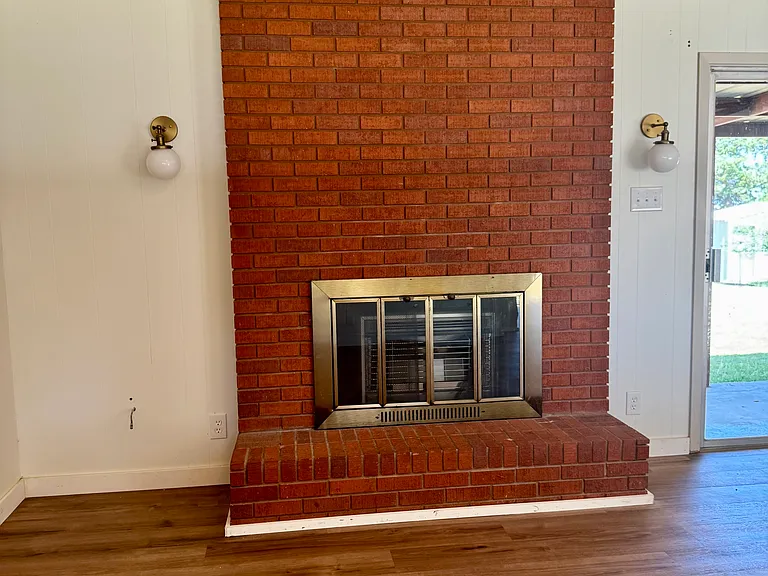910 S Harrison St — Photo 15