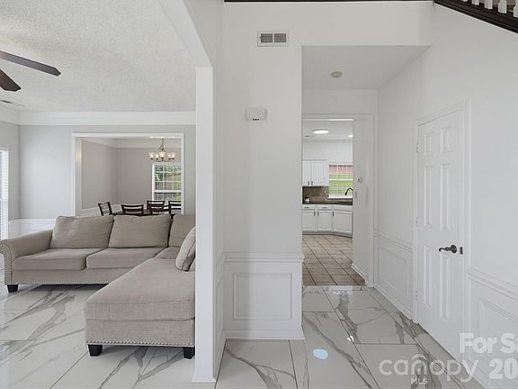 5th image of 6813 Neuhoff Ln