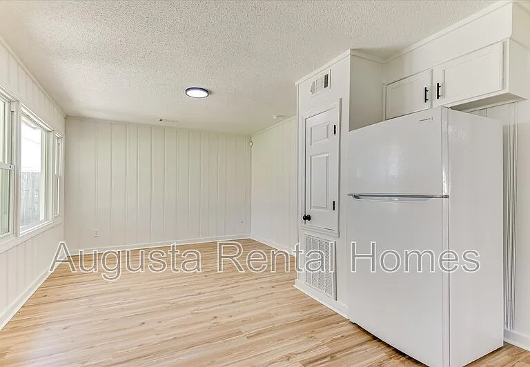 1908 Wylie Dr — Photo 6