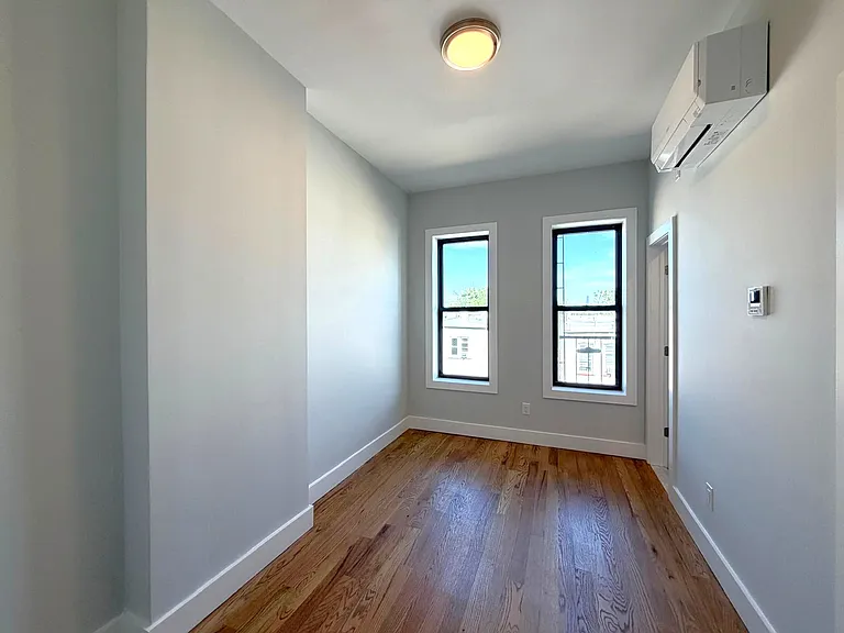 2043 Gates Ave #3L — Photo 7